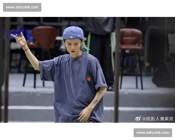 鹿晗的扭帽撩妹法则:小棒球帽的魅力密码 鹿晗的扭帽撩妹法则:小棒球帽的魅力密码